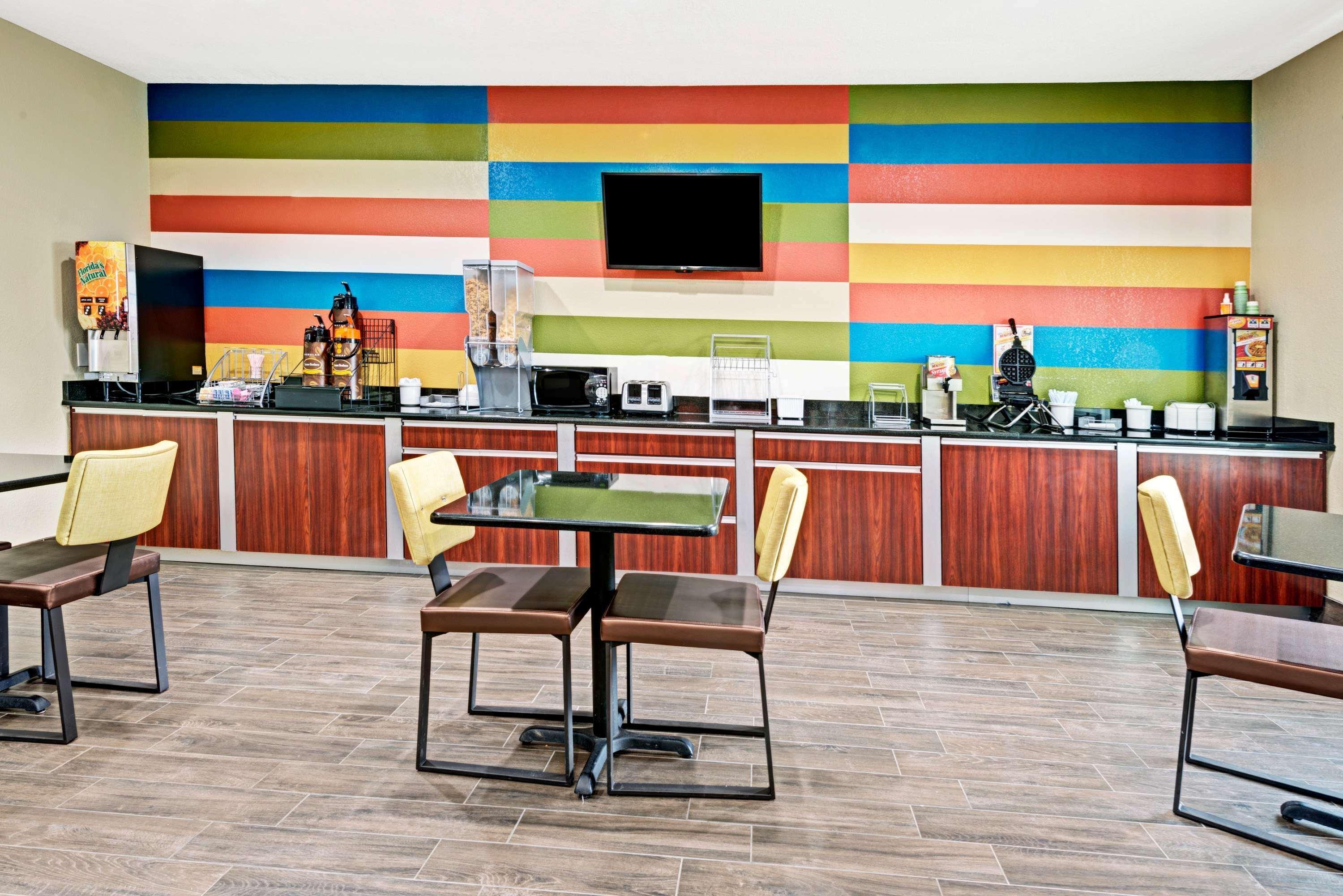 מלון Super 8 By Wyndham San Antonio/Alamodome Area מראה חיצוני תמונה