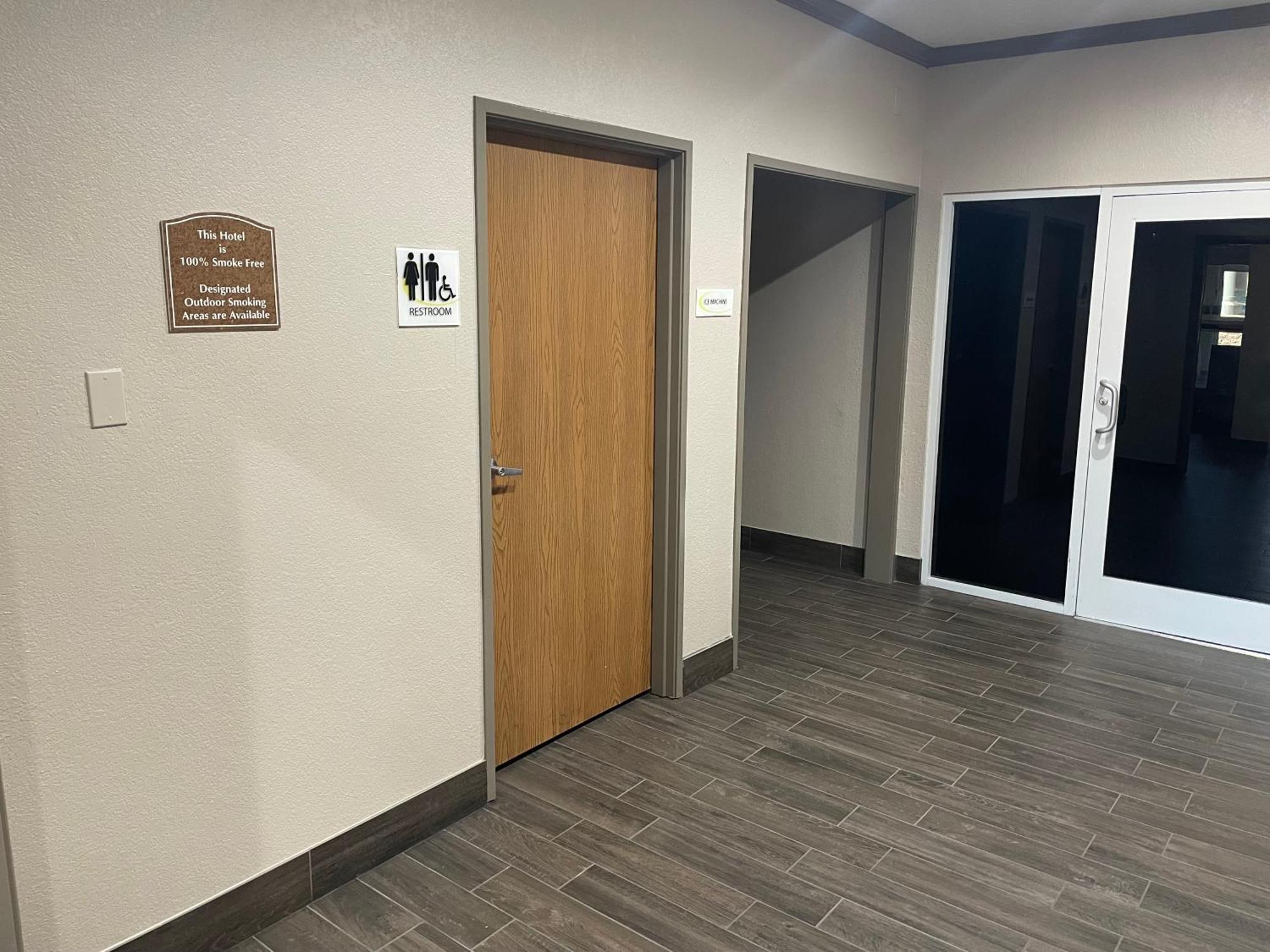 מלון Super 8 By Wyndham San Antonio/Alamodome Area מראה חיצוני תמונה